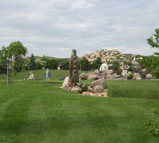 Blick zu einem Wasserspiel