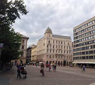 Plac przez Bazyliką św. Stefana