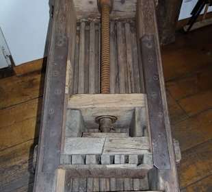 Honigpresse im Bienenhaus