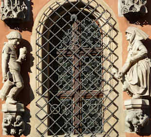 Figuren am Rathaus