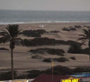 Von der Promenade auf den Strand