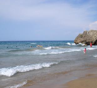 Plaka Beach, unweit vom Hotel