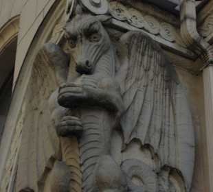 Detail Fahnenhalter Drache