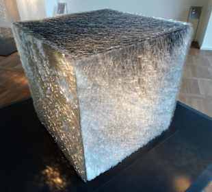 Exponate des Museums für Modernes Glas