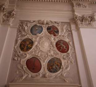 Wandschmuck mit Wappen