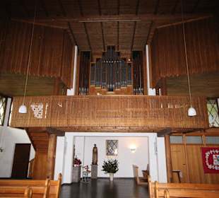 Blick zur Orgelempore