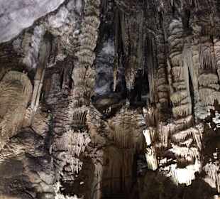 Tropfsteinhöhle in Arta