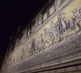 Der Fürstenzug bei Nacht