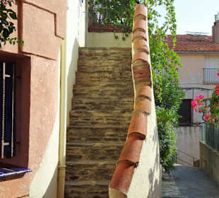 Hausaufgang in der Altstadt von Collioure