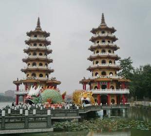 Sonne-Mond-See mit Pagoden