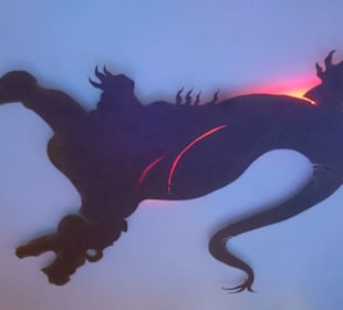 Der Feuriger Tatzlwurm, an der Decke vom Pool 