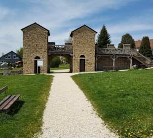 Obergermanischer Limes -Westtor von vorne