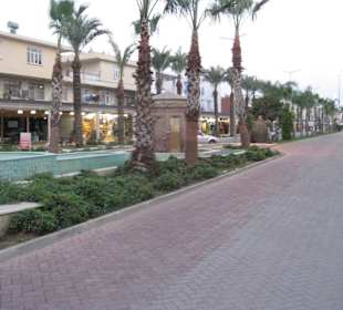 Einkaufsstrasse im Nachbarort Kadriye  