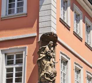 Maria als Hausfigur in der Heidelberger Altstadt