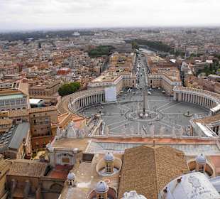 Petersplatz von der Spitze des Petersdom aus