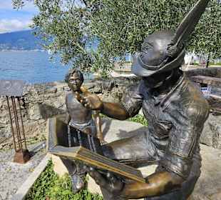 Statue Monumento all'Alpino am Hafen