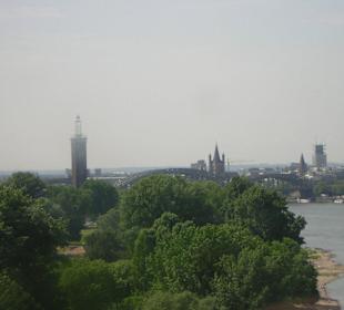Blick aus der Seilbahn durch die Scheibe
