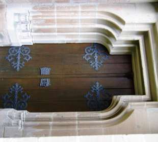 Schöne Eingangstüre rechts