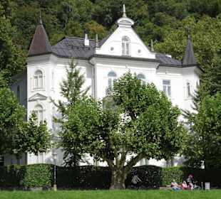 Villen am Giselakai aus der Schiffsperspektive