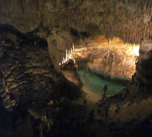 Höhle-kleiner See