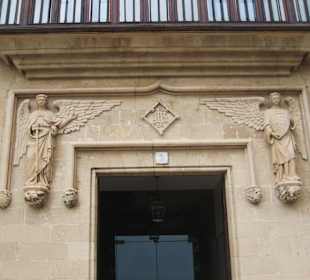 Portalschmuck des Gebäudes