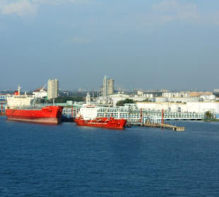 Hafenanlagen neben dem Cruise Centre