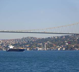 Blick auf die Brücke