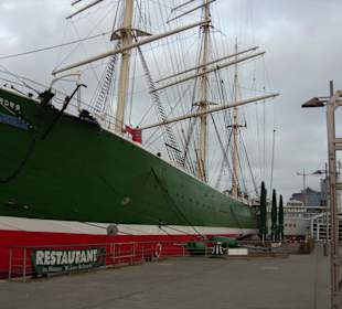Segelschiff im Hafen