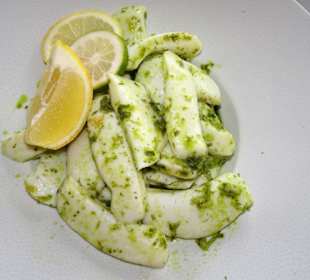 Streifen vom Tintenfisch in Persillade