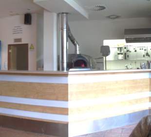 Innen in der Pizzeria "Raucher"