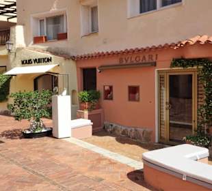 Rundgang durch die Einkaufspassage Piazetta