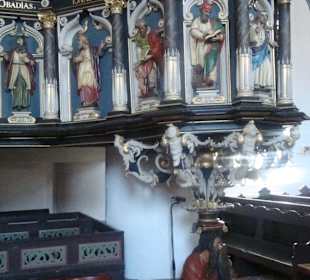 Von Moses getragene, verzierte Kanzel