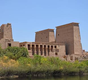 Seitlicher Anblick auf den Isis Tempel