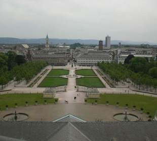 Der Schlosspark von der Aussichtskuppel.