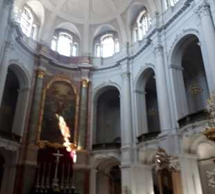 Kathedrale St. Trinitatis - Katholische Hofkirche