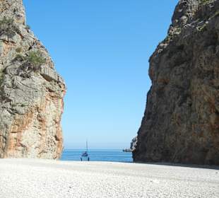 Ein Meer weißer Kieselsteine