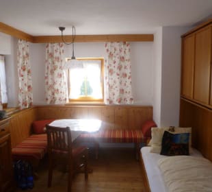 Zimmer mit Kinderbett