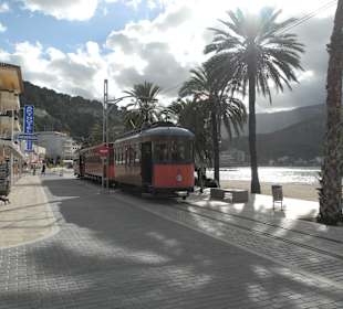 Soller mit historischer Strassenbahn