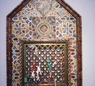 Abdeckung eines Grabes