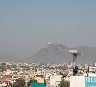 Monsoon Palace ganz oben auf dem Berg