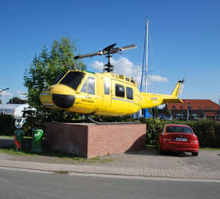 Hubschrauber am Eingang des Spijööks