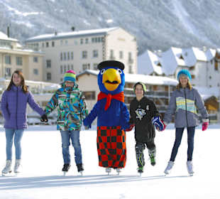 Globi auf dem Eisfeld Lenzerheide