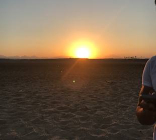 Traumhafter Sonnenuntergang beim Kamelreiten 