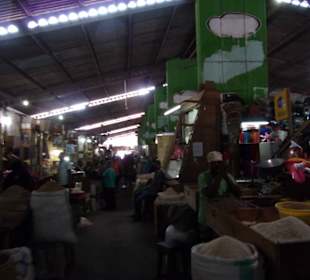 Im Kariakoo Market unterwegs