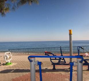 Ca. 1 Kilometer eine tolle Fitness Anlage mit Meer