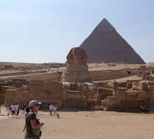 Sphinx und Pyramide