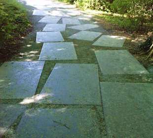 Anfang Metallplattenweg