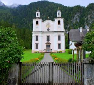 Wallfahrtskirche und Vorplatz