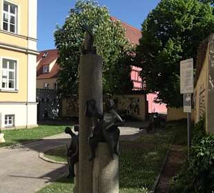 Skulptur Lesende Menschen