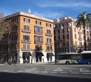 Passeig des Born: Herrenhaus rechtsseitig